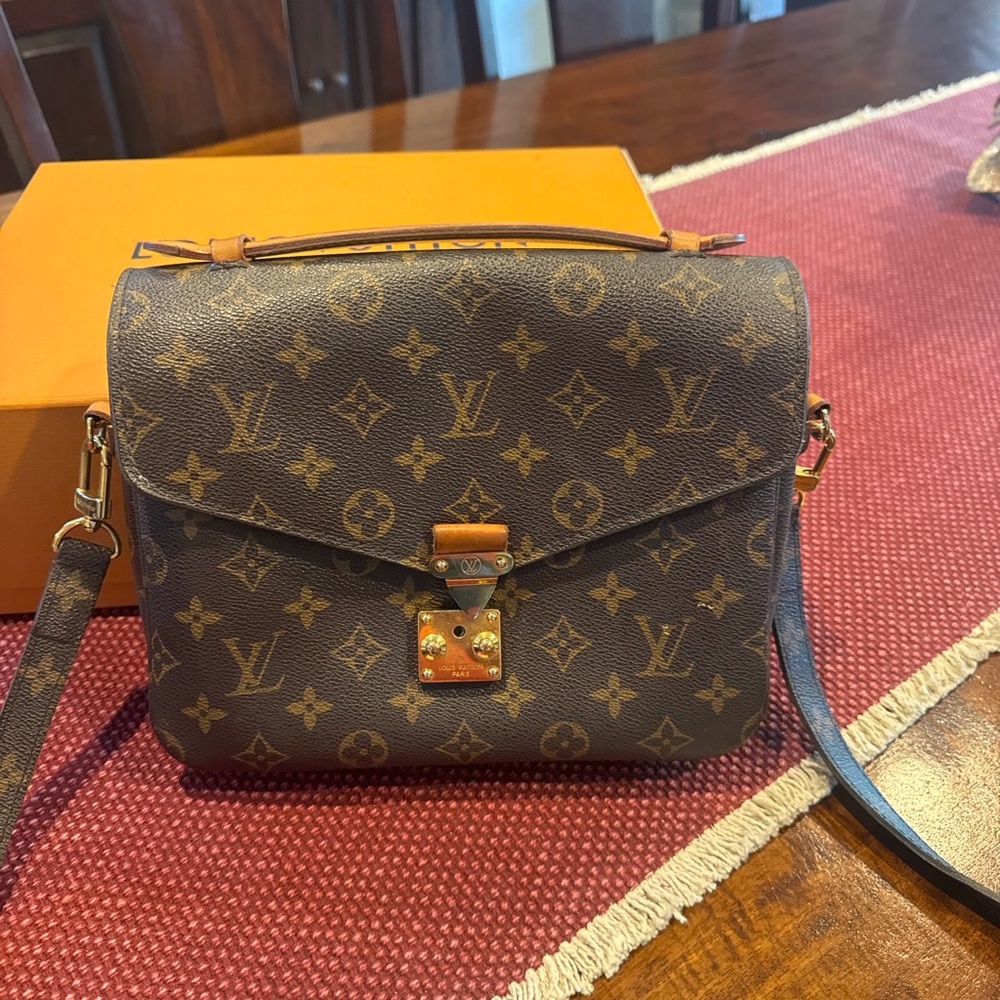 Louis Vuitton Pochette Métis: